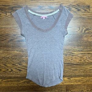 5/$15 MUST BUNDLE Vintage Energie Brown Ribbed Scoop Neck T-Shirt Top